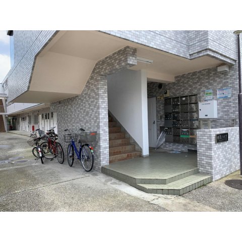 24/25 エントランス