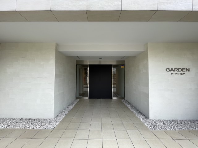 18/28 エントランス