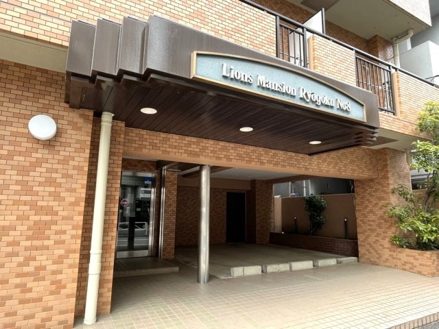 13/16 エントランス