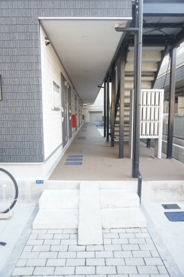 20/21 エントランス