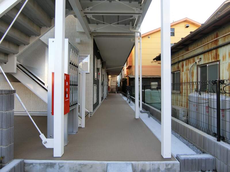 20/21 エントランス