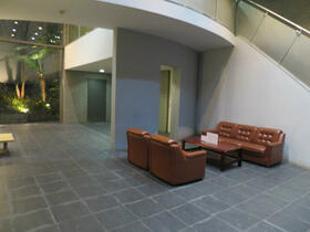 16/16 エントランス