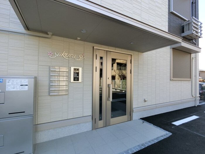 19/20 エントランス