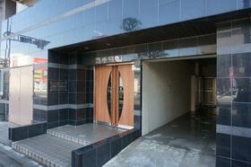 16/16 エントランス