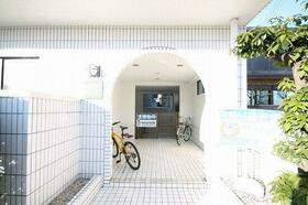 16/16 エントランス