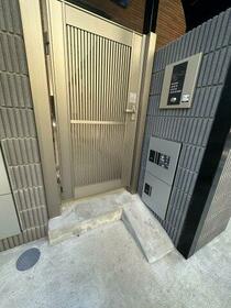 16/16 エントランス