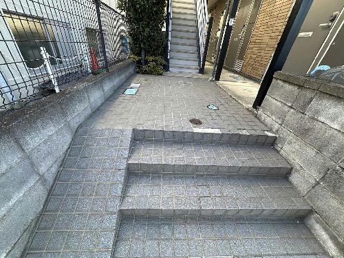 13/14 エントランス