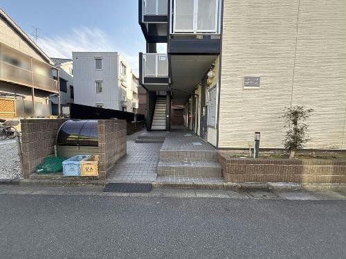 13/13 エントランス