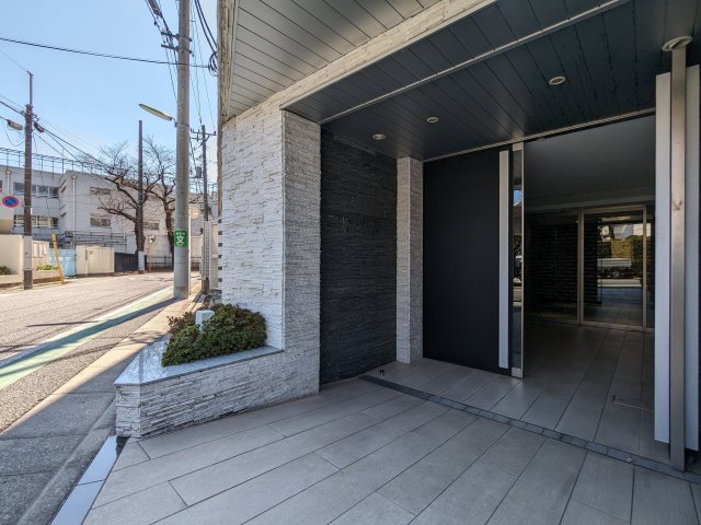 19/23 エントランス