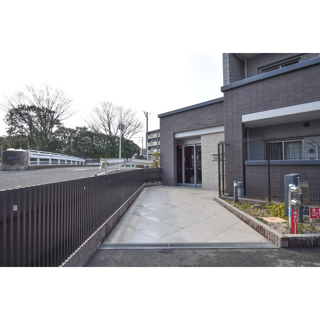 13/13 エントランス