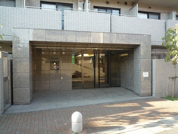 13/14 エントランス