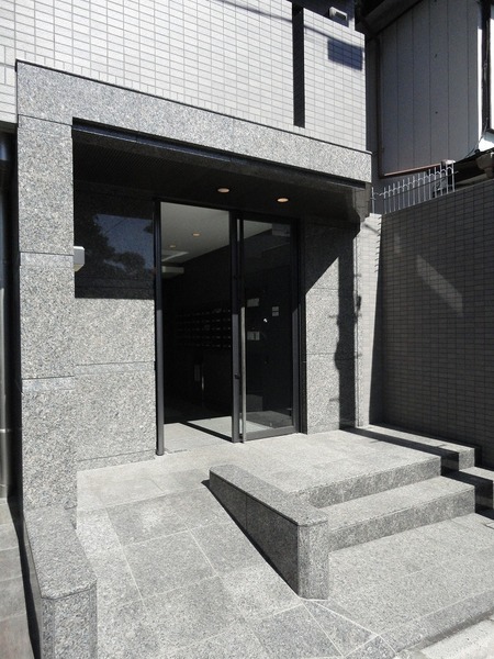 13/14 エントランス