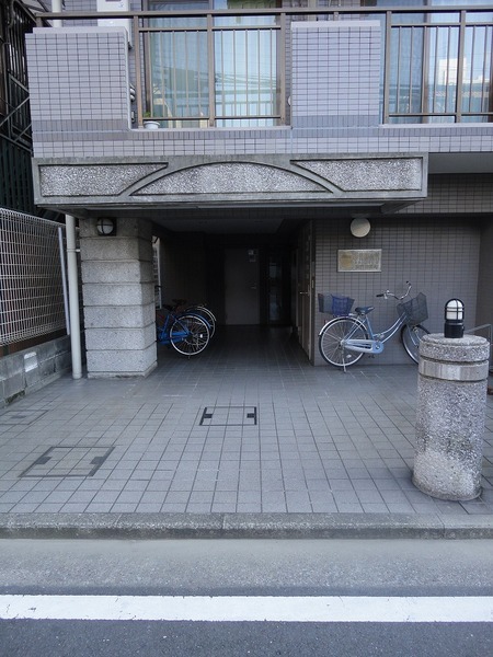 14/14 エントランス