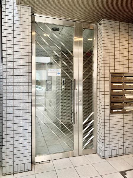 27/29 エントランス