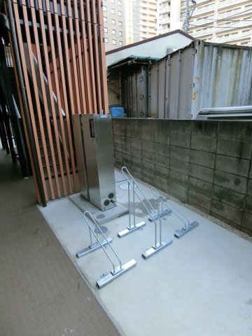 16/27 エントランス