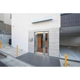 5/5 エントランス