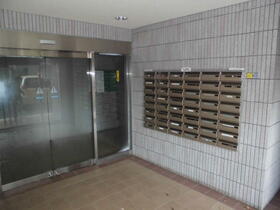 16/16 エントランス