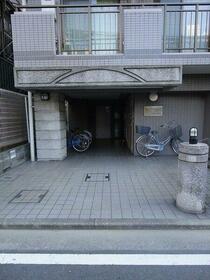 16/16 エントランス