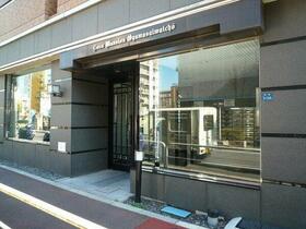 16/16 エントランス