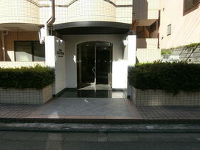 13/14 エントランス