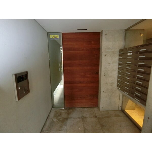 15/15 エントランス