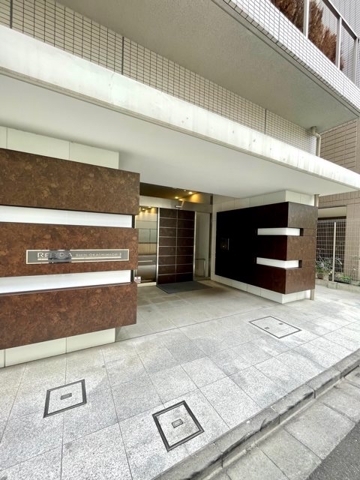 16/21 エントランス