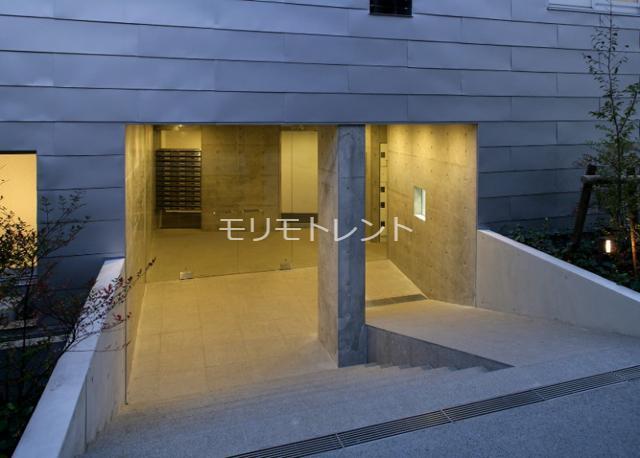 13/22 エントランス