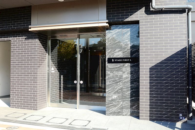 18/23 エントランス