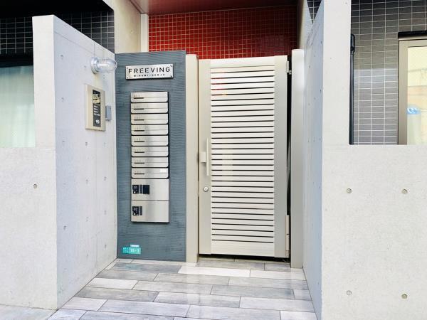 26/30 エントランス