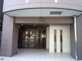 15/15 エントランス