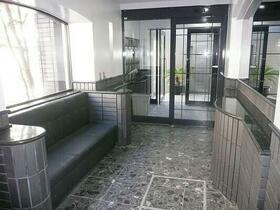 16/16 エントランス