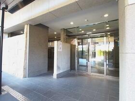 16/16 エントランス