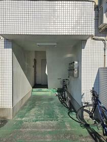 16/16 エントランス