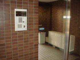 16/16 エントランス