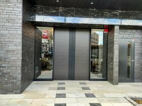 13/14 エントランス