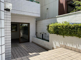 16/16 エントランス