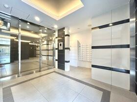 16/16 エントランス