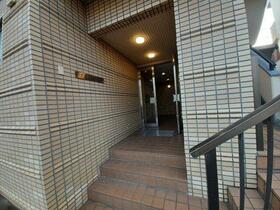 16/16 エントランス