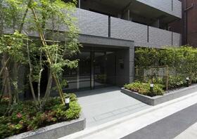 16/16 エントランス