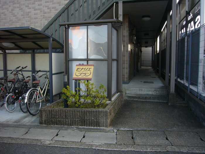 2/2 エントランス