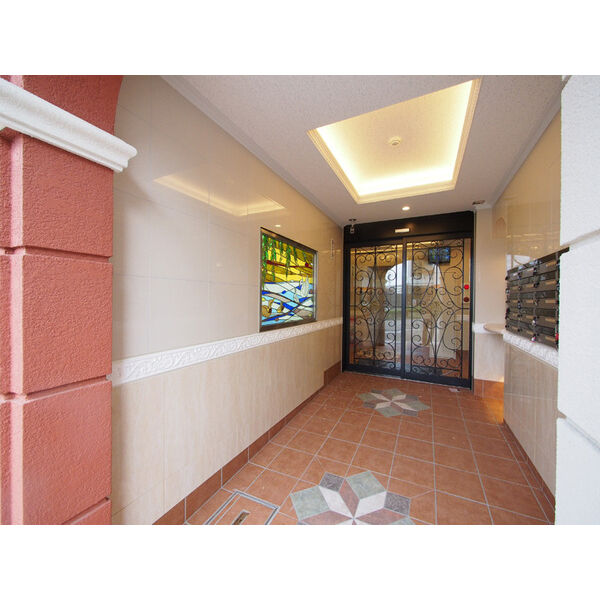 5/5 エントランス