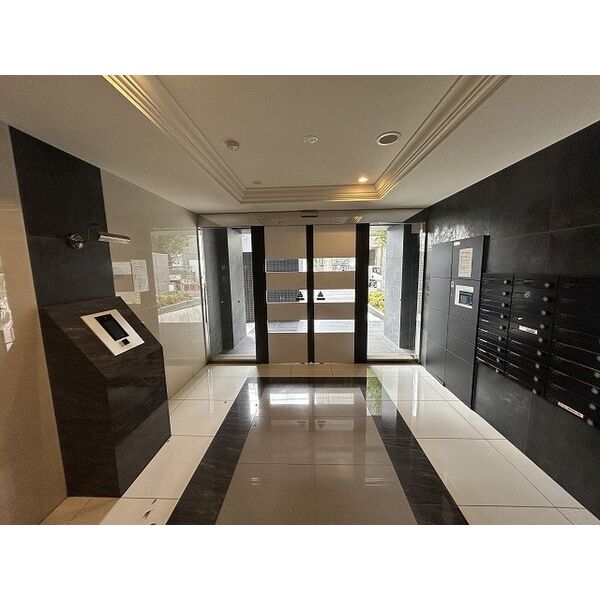 14/15 エントランス