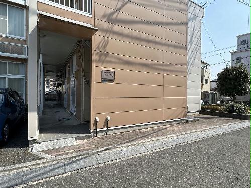 13/14 エントランス