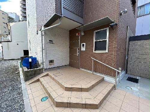 13/14 エントランス