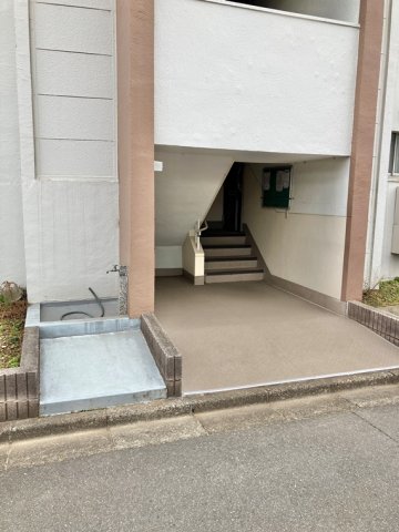 14/14 エントランス