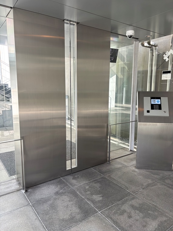 4/4 エントランス