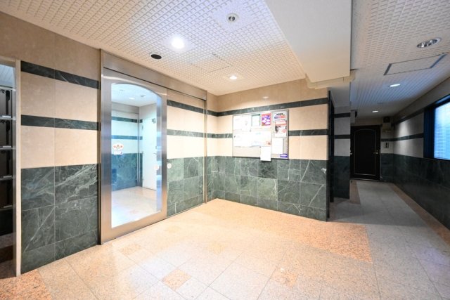 18/19 エントランス