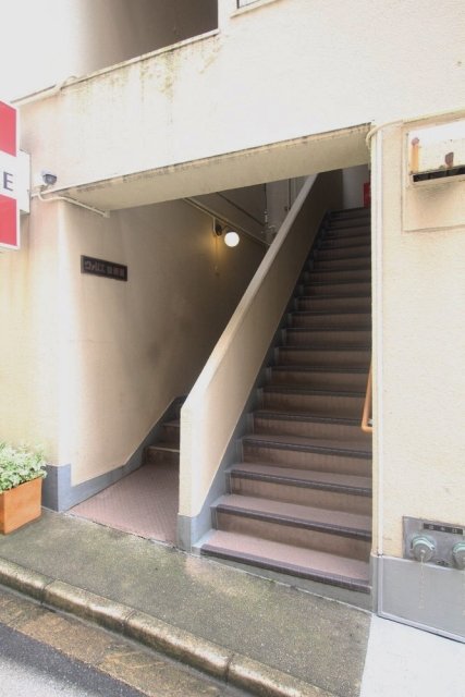 2/4 エントランス