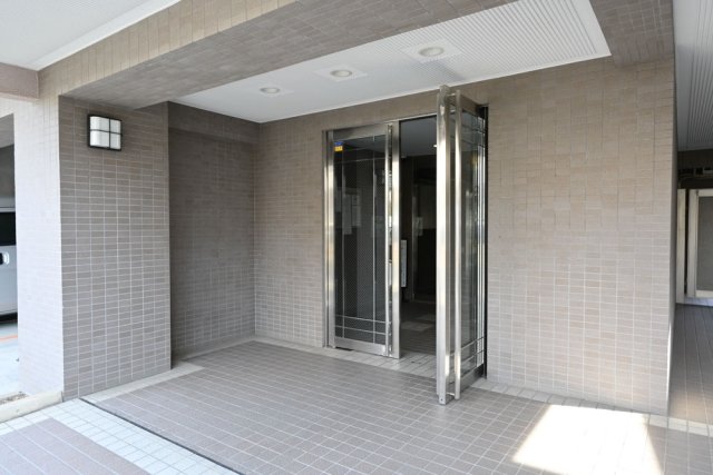 18/22 エントランス