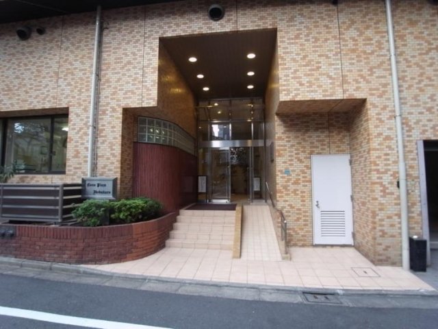 2/4 エントランス